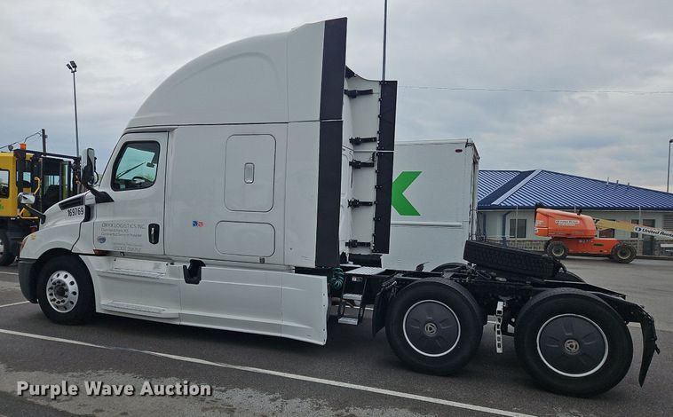 image for item OK9863 2018 Freightliner  Cascadia  semi truck