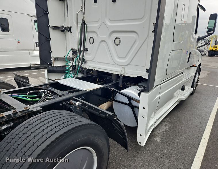 image for item OK9863 2018 Freightliner  Cascadia  semi truck