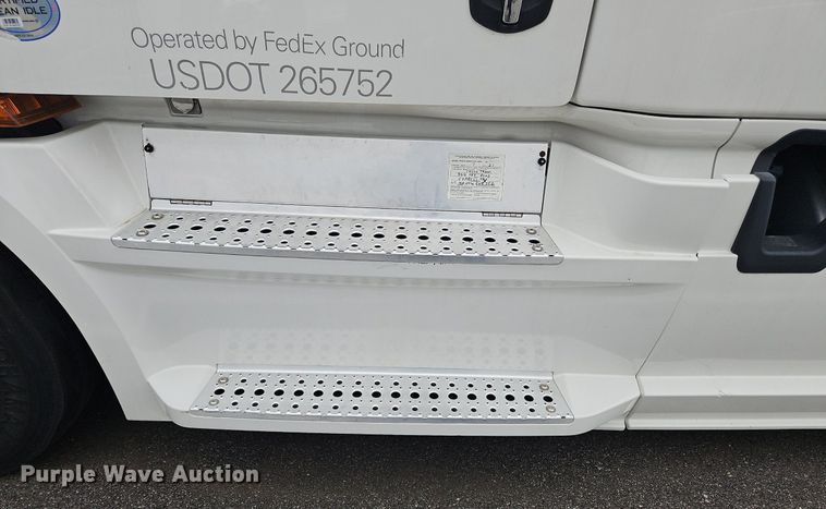 image for item OK9863 2018 Freightliner  Cascadia  semi truck