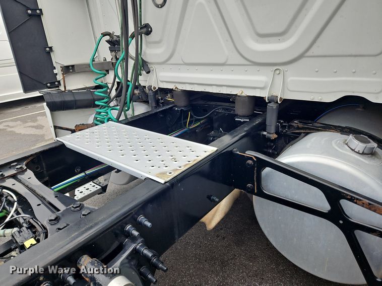 image for item OK9863 2018 Freightliner  Cascadia  semi truck