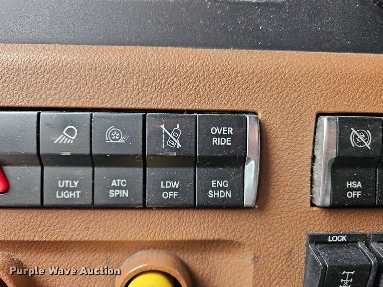 image for item OK9863 2018 Freightliner  Cascadia  semi truck