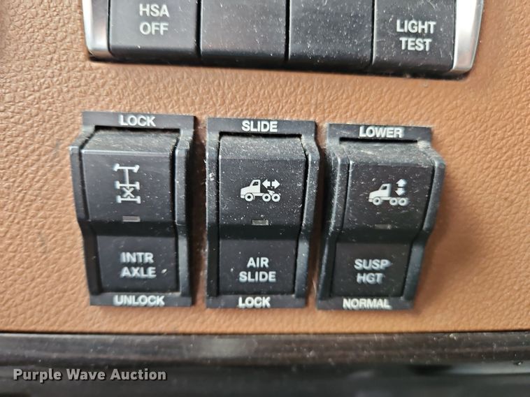 image for item OK9863 2018 Freightliner  Cascadia  semi truck