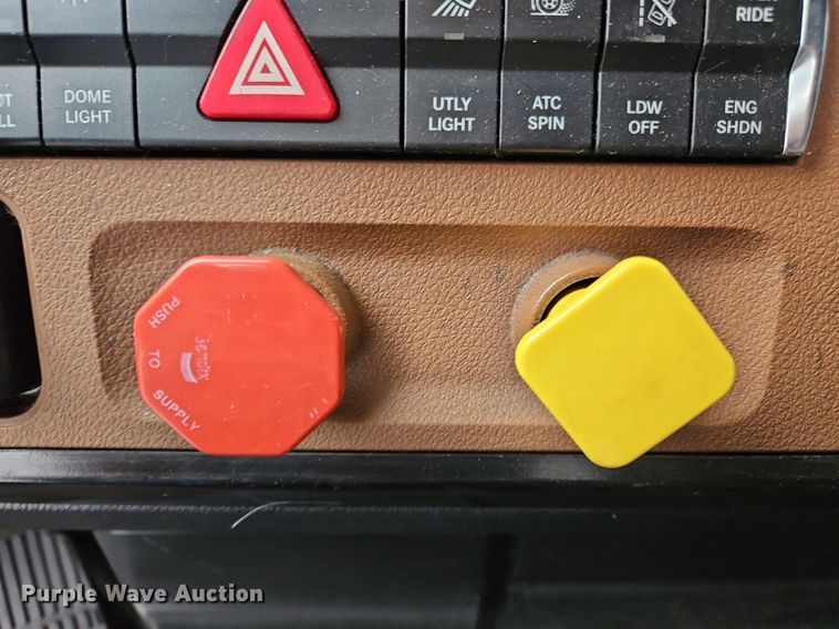 image for item OK9863 2018 Freightliner  Cascadia  semi truck