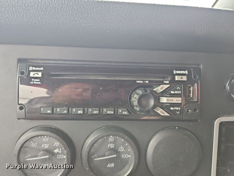 image for item OK9863 2018 Freightliner  Cascadia  semi truck