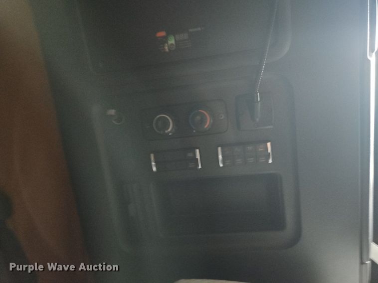 image for item OK9863 2018 Freightliner  Cascadia  semi truck