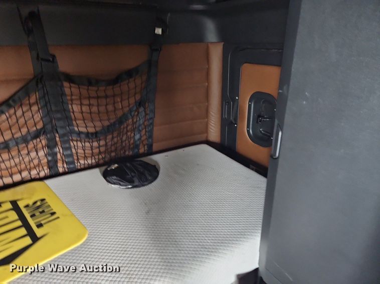 image for item OK9863 2018 Freightliner  Cascadia  semi truck