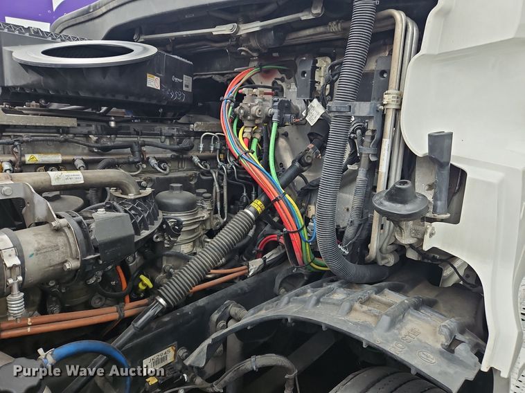 image for item OK9863 2018 Freightliner  Cascadia  semi truck