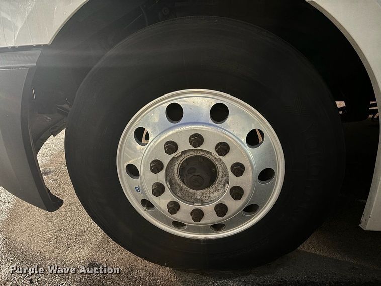 image for item OK9863 2018 Freightliner  Cascadia  semi truck