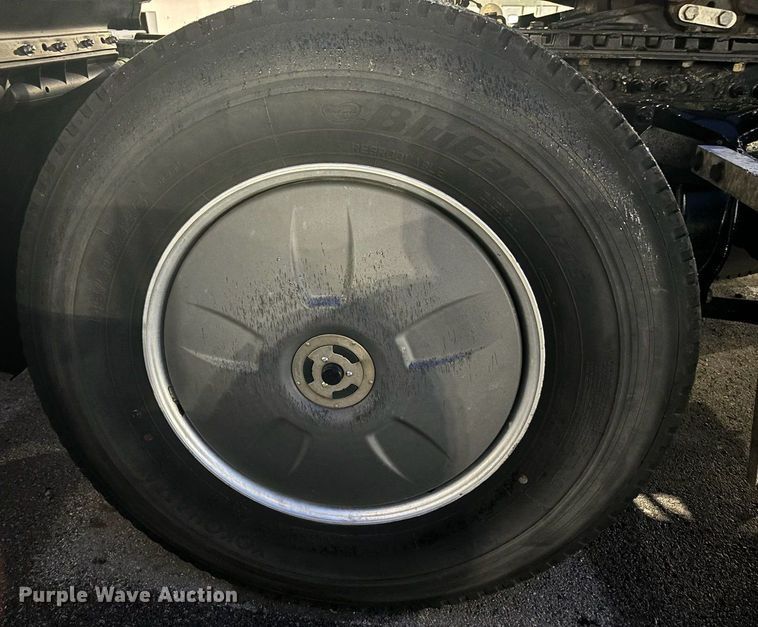 image for item OK9863 2018 Freightliner  Cascadia  semi truck