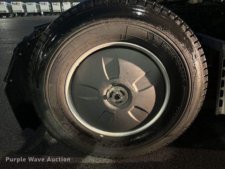 image for item OK9863 2018 Freightliner  Cascadia  semi truck