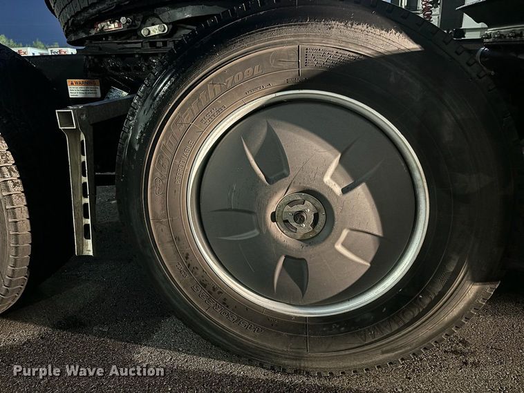 image for item OK9863 2018 Freightliner  Cascadia  semi truck