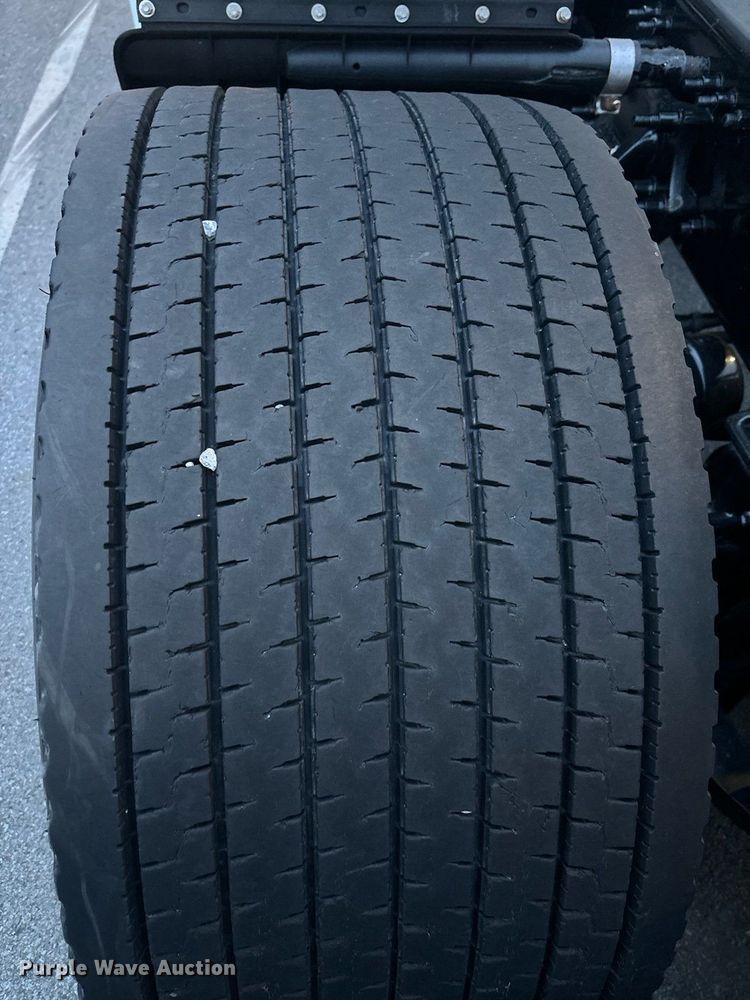 image for item OK9863 2018 Freightliner  Cascadia  semi truck