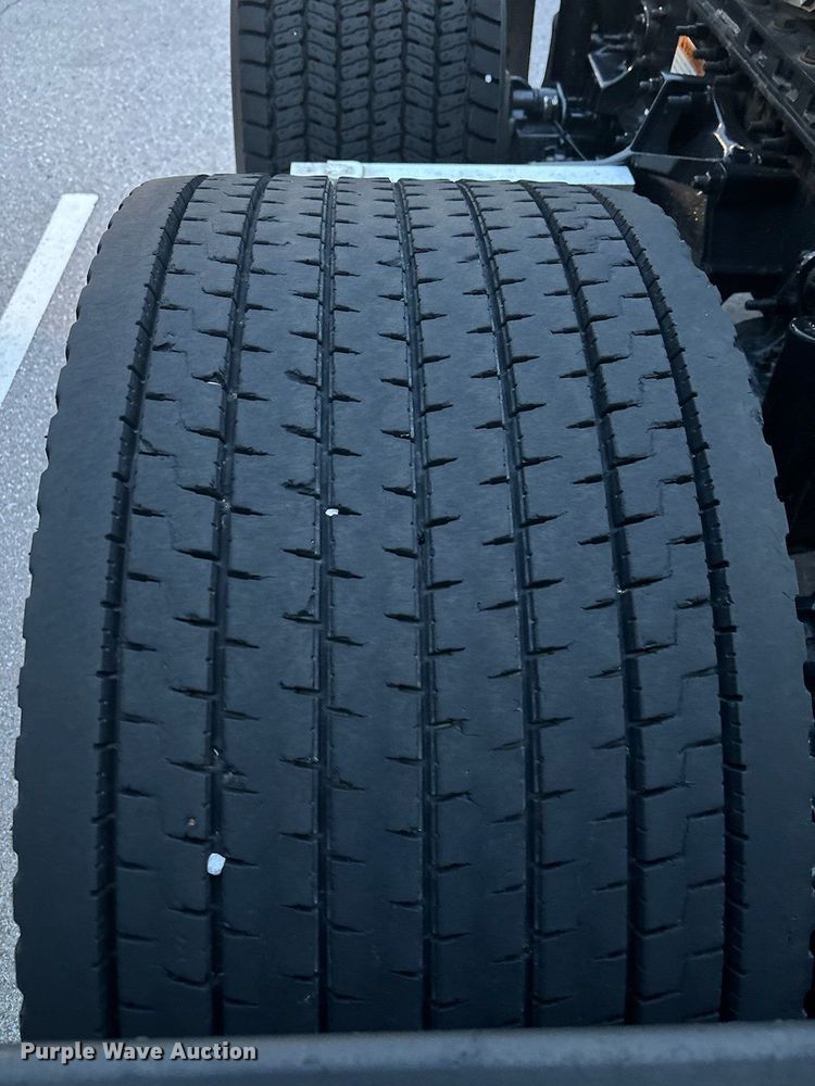 image for item OK9863 2018 Freightliner  Cascadia  semi truck