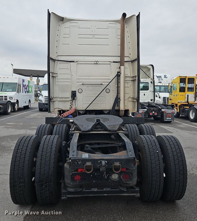 image for item OK9864 2021 Volvo VNL860 semi truck