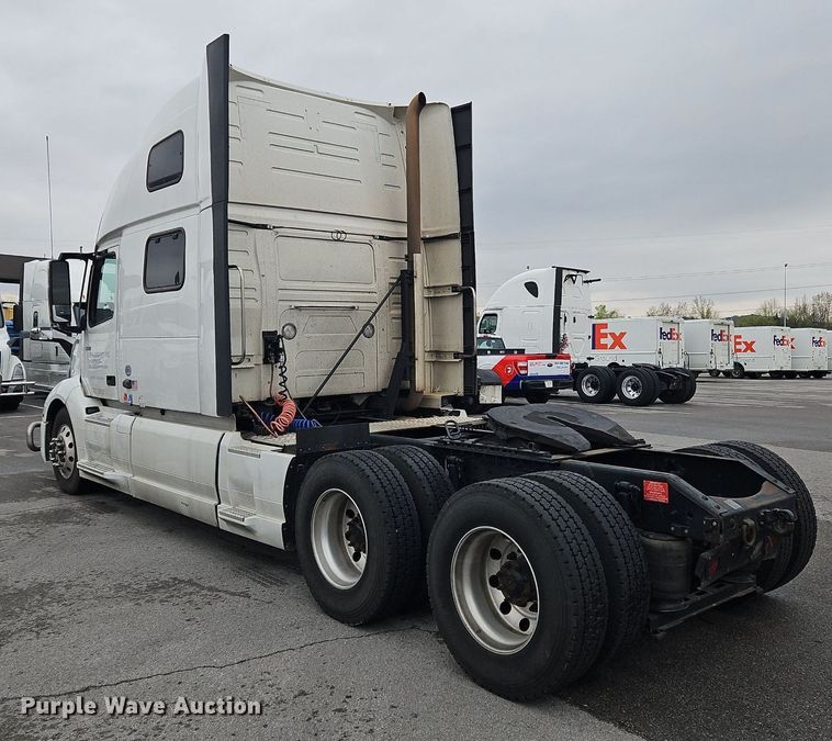 image for item OK9864 2021 Volvo VNL860 semi truck