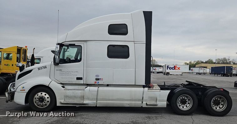image for item OK9864 2021 Volvo VNL860 semi truck