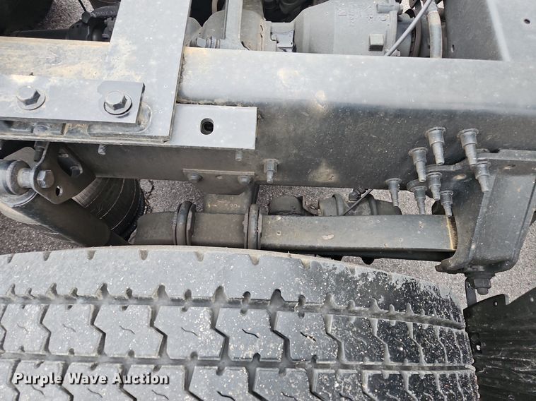 image for item OK9864 2021 Volvo VNL860 semi truck