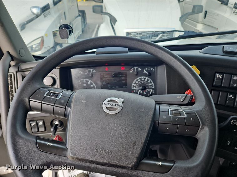 image for item OK9864 2021 Volvo VNL860 semi truck