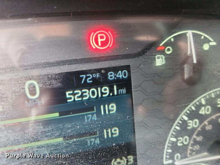 image for item OK9864 2021 Volvo VNL860 semi truck