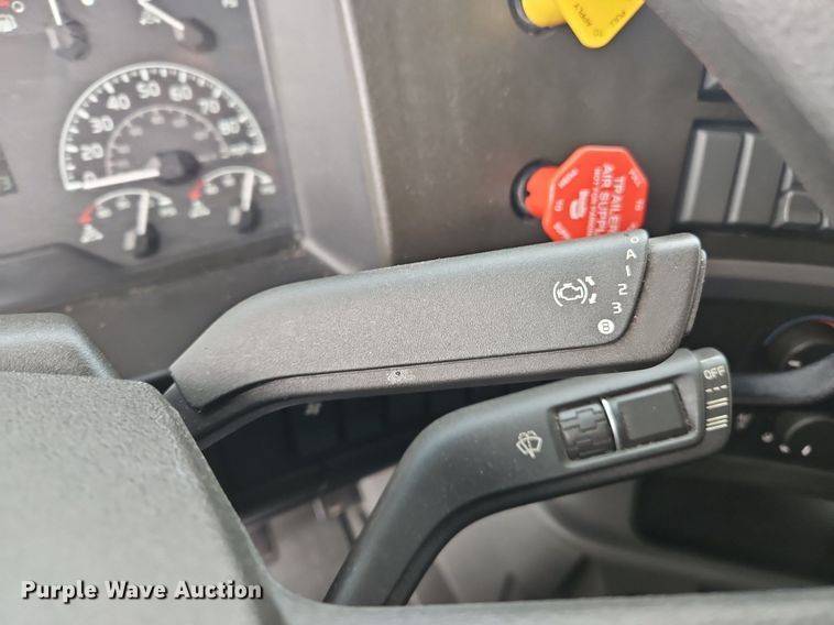 image for item OK9864 2021 Volvo VNL860 semi truck