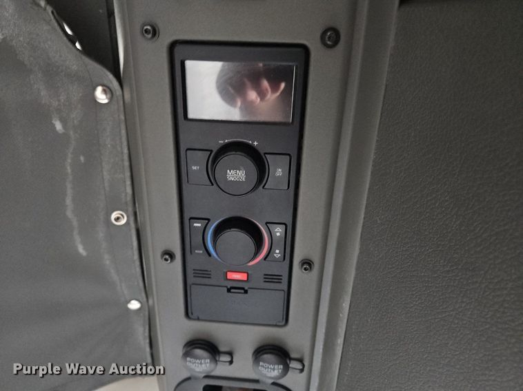 image for item OK9864 2021 Volvo VNL860 semi truck