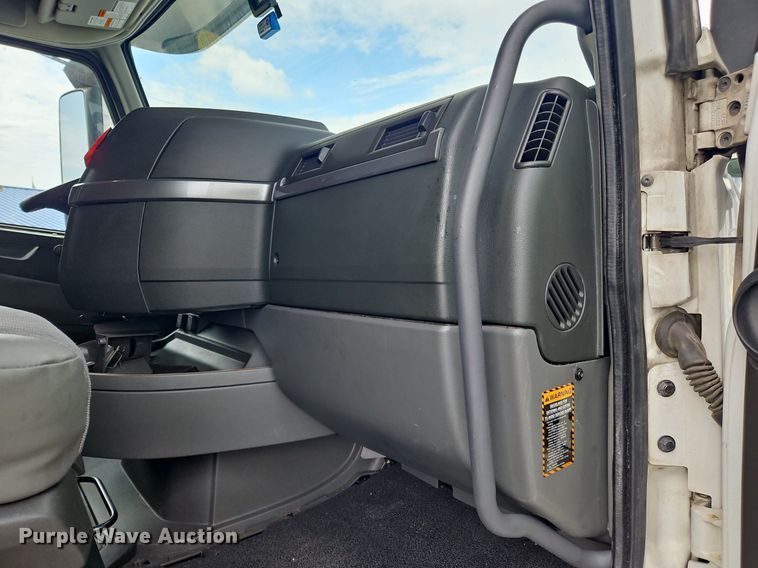 image for item OK9864 2021 Volvo VNL860 semi truck