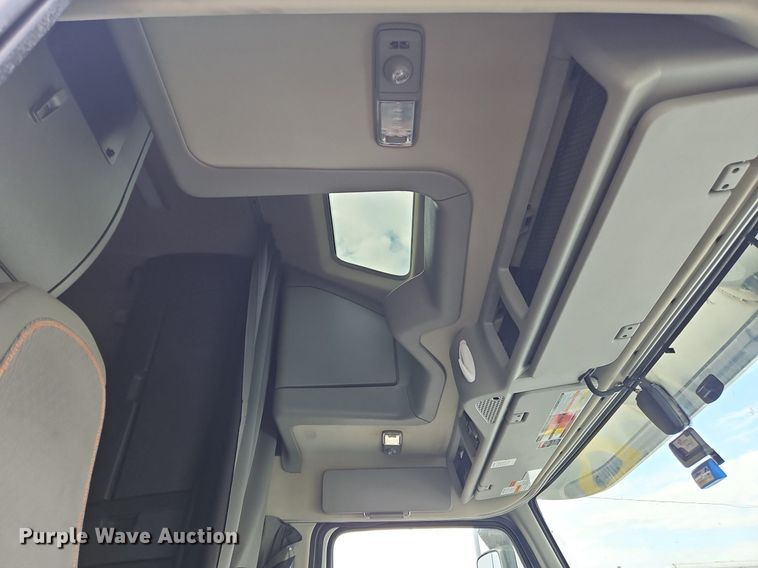 image for item OK9864 2021 Volvo VNL860 semi truck