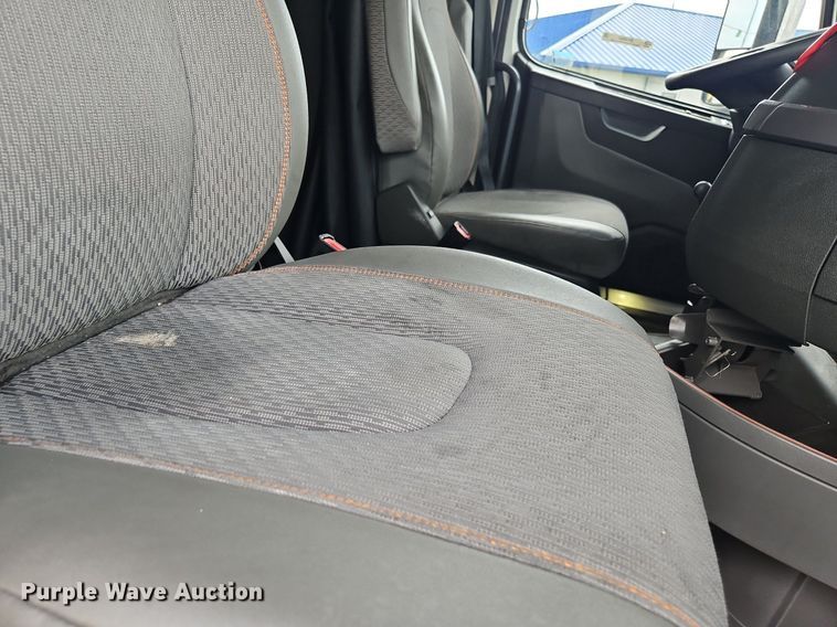 image for item OK9864 2021 Volvo VNL860 semi truck