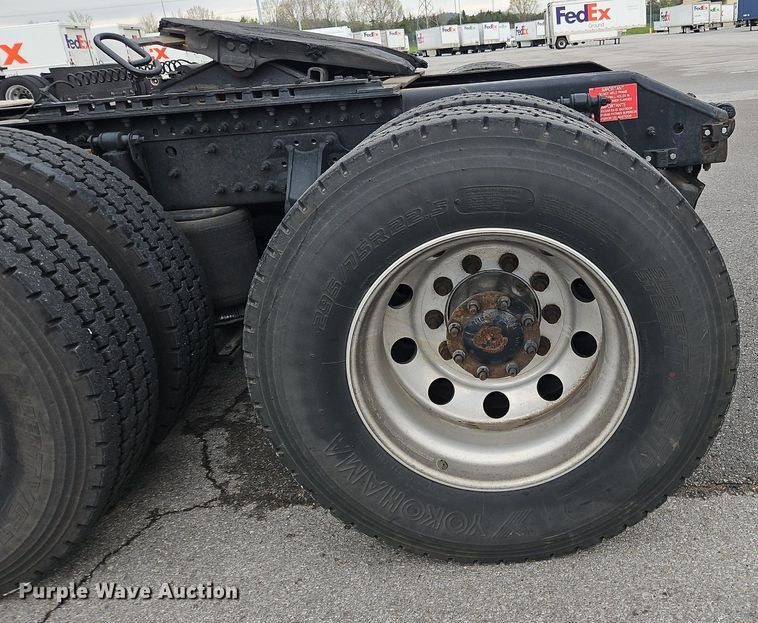 image for item OK9864 2021 Volvo VNL860 semi truck