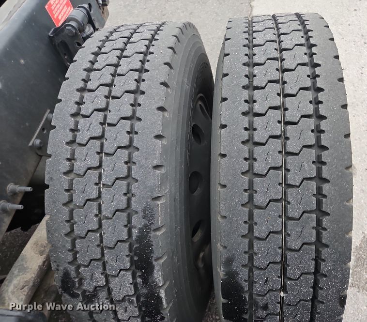 image for item OK9864 2021 Volvo VNL860 semi truck