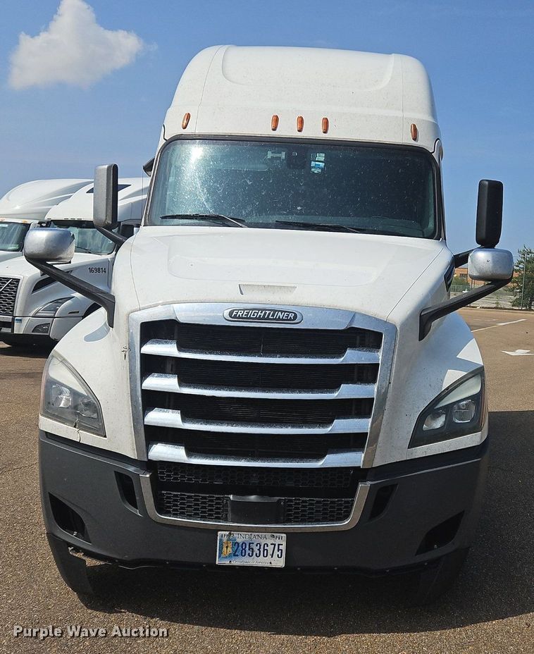 image for item OK9865 2018 Freightliner  Cascadia  semi truck