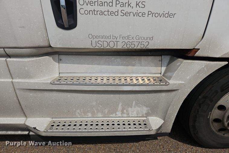 image for item OK9865 2018 Freightliner  Cascadia  semi truck