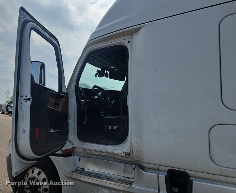 image for item OK9865 2018 Freightliner  Cascadia  semi truck