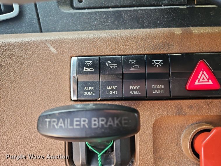 image for item OK9865 2018 Freightliner  Cascadia  semi truck