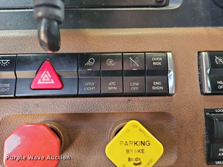 image for item OK9865 2018 Freightliner  Cascadia  semi truck