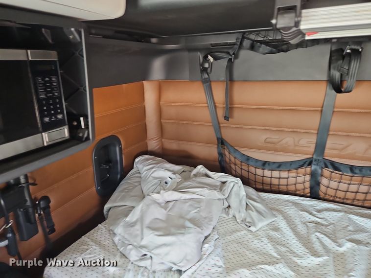 image for item OK9865 2018 Freightliner  Cascadia  semi truck