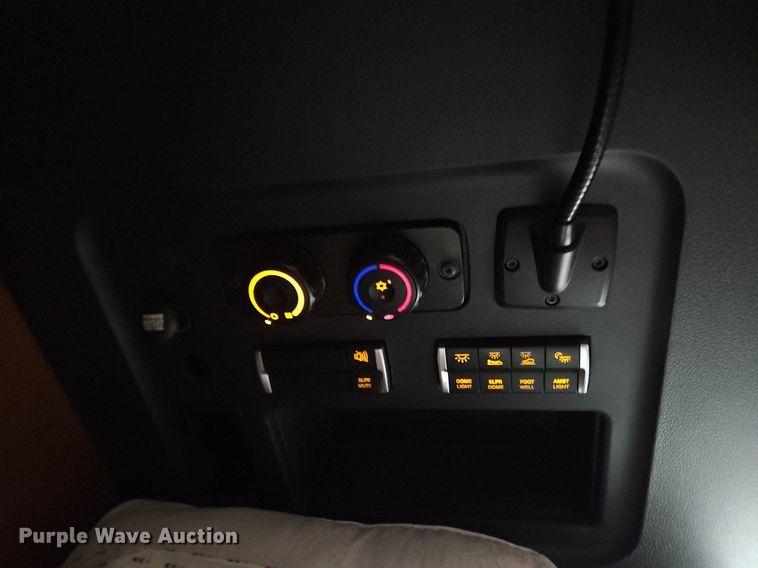 image for item OK9865 2018 Freightliner  Cascadia  semi truck