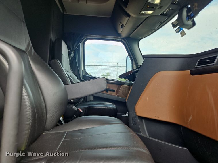 image for item OK9865 2018 Freightliner  Cascadia  semi truck