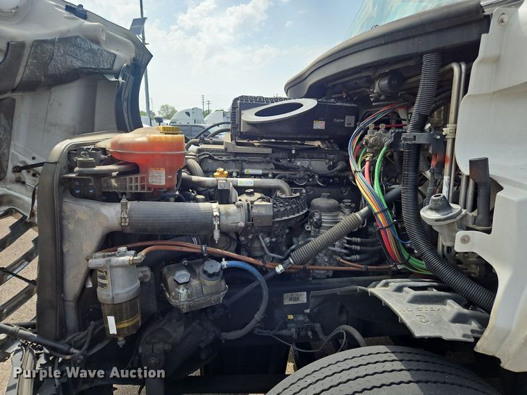 image for item OK9865 2018 Freightliner  Cascadia  semi truck