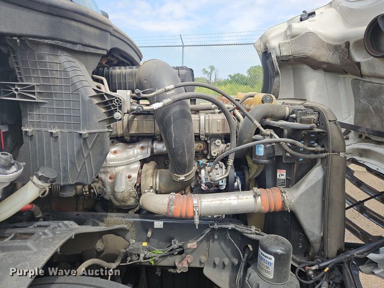 image for item OK9865 2018 Freightliner  Cascadia  semi truck