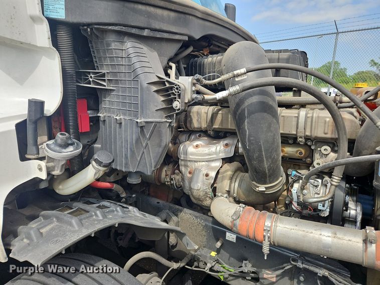 image for item OK9865 2018 Freightliner  Cascadia  semi truck