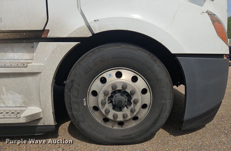 image for item OK9865 2018 Freightliner  Cascadia  semi truck