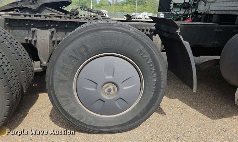 image for item OK9865 2018 Freightliner  Cascadia  semi truck