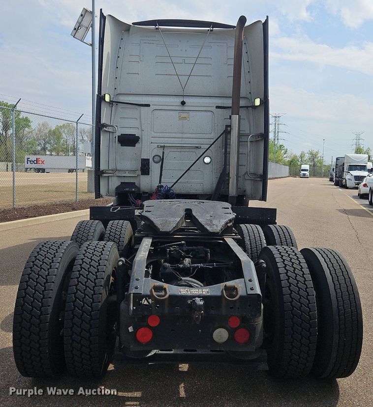 image for item OK9866 2020 Volvo VNL860 semi truck