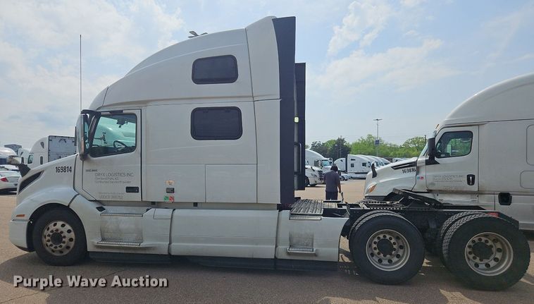 image for item OK9866 2020 Volvo VNL860 semi truck