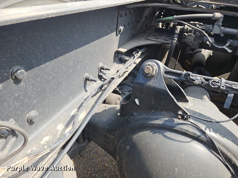 image for item OK9866 2020 Volvo VNL860 semi truck