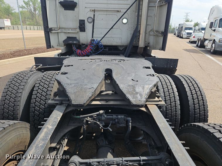 image for item OK9866 2020 Volvo VNL860 semi truck