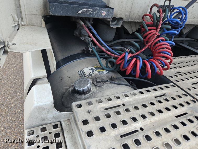 image for item OK9866 2020 Volvo VNL860 semi truck