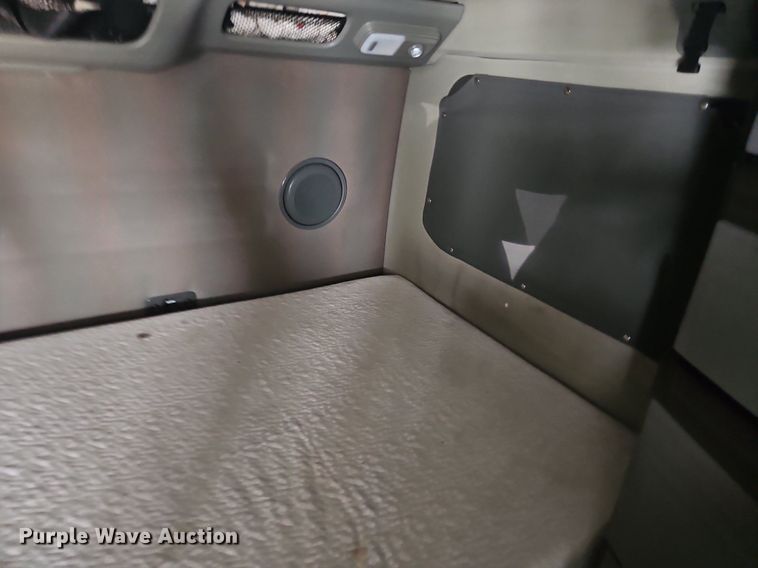 image for item OK9866 2020 Volvo VNL860 semi truck