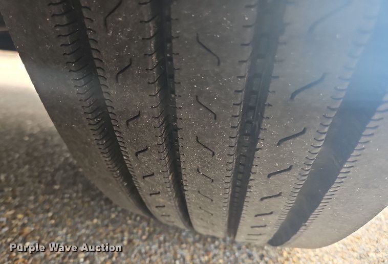 image for item OK9866 2020 Volvo VNL860 semi truck